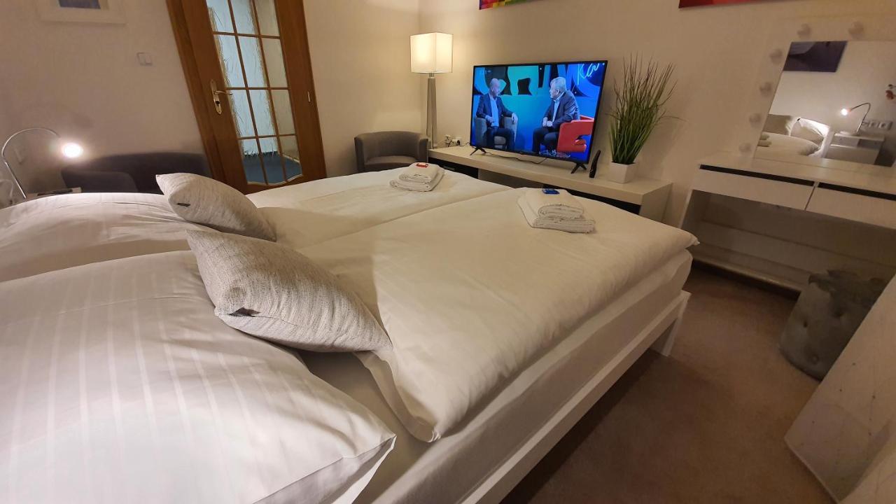 Apartment Pension Stark ฟรันทิชโกวี ลาซเน ภายนอก รูปภาพ